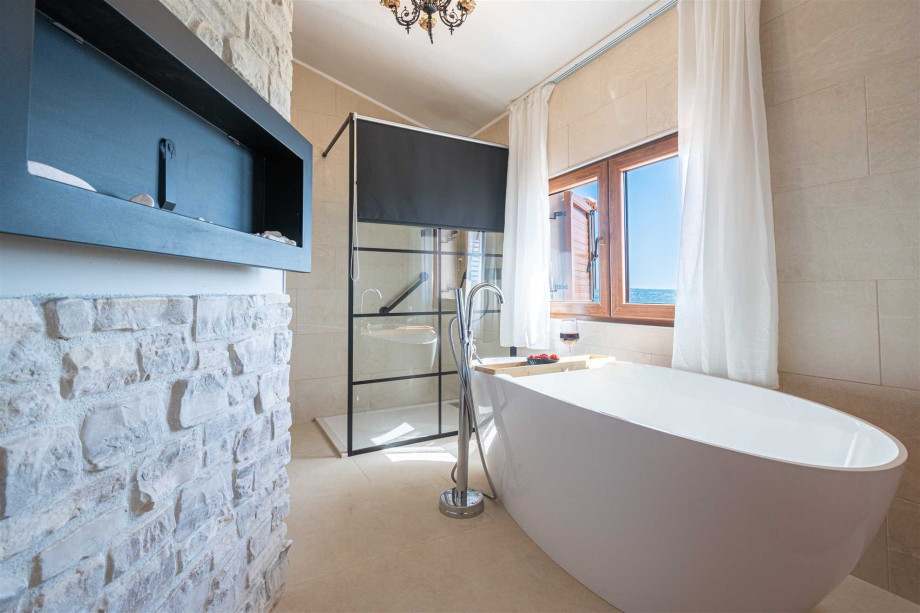 CROWONDER Villa Olive garden Platinum with swimming pool and jacuzzi