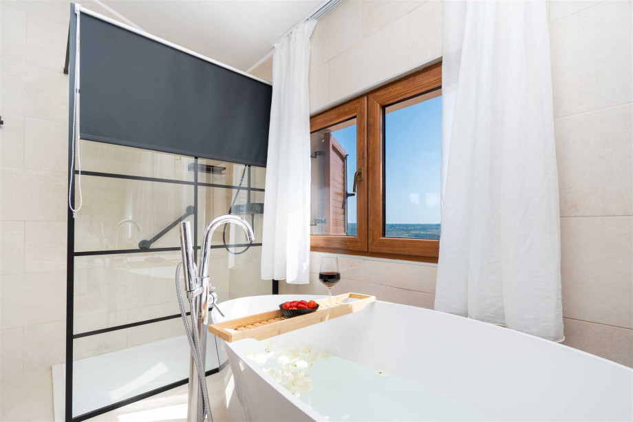 CROWONDER Villa Olive garden Platinum with swimming pool and jacuzzi