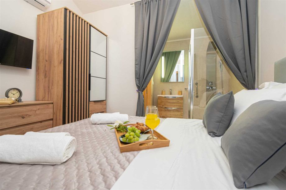 CROWONDER Villa Olive garden Platinum with swimming pool and jacuzzi