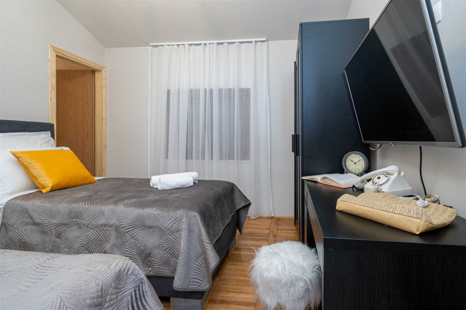 CROWONDER Villa Olive garden Platinum with swimming pool and jacuzzi