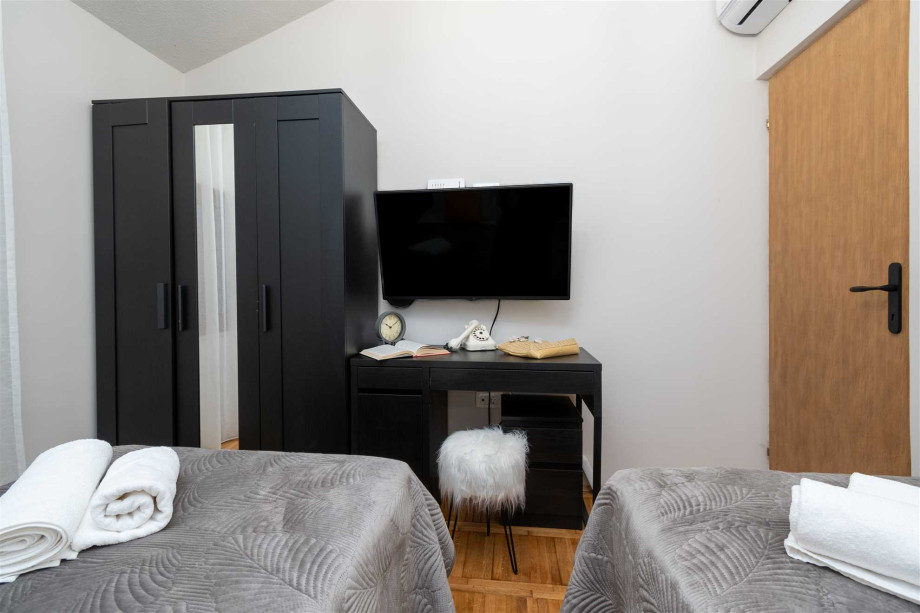 CROWONDER Villa Olive garden Platinum with swimming pool and jacuzzi