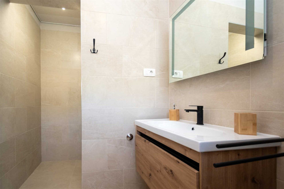 CROWONDER Villa Olive garden Platinum with swimming pool and jacuzzi