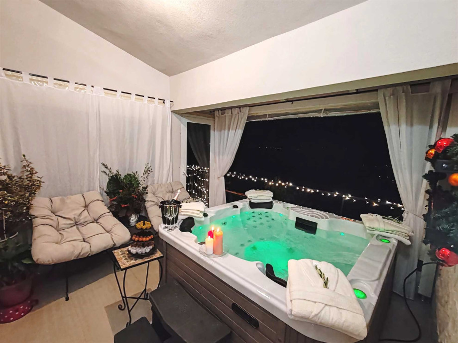 CROWONDER Villa Olive garden Platinum with swimming pool and jacuzzi