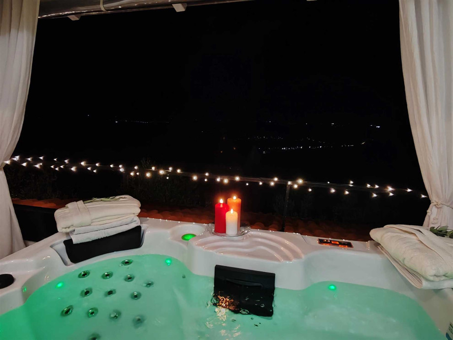 CROWONDER Villa Olive garden Platinum with swimming pool and jacuzzi