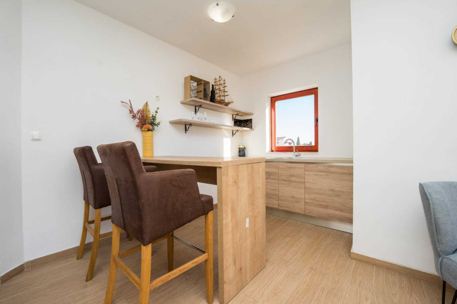 CROWONDER Good Time Holiday Home with Swimming Pool Jacuzzi Gym and Sauna