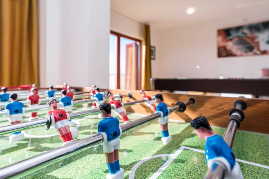 CROWONDER Good Time Holiday Home with Swimming Pool Jacuzzi Gym and Sauna