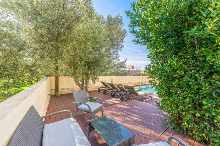 CROWONDER Good Time Holiday Home with Swimming Pool Jacuzzi Gym and Sauna