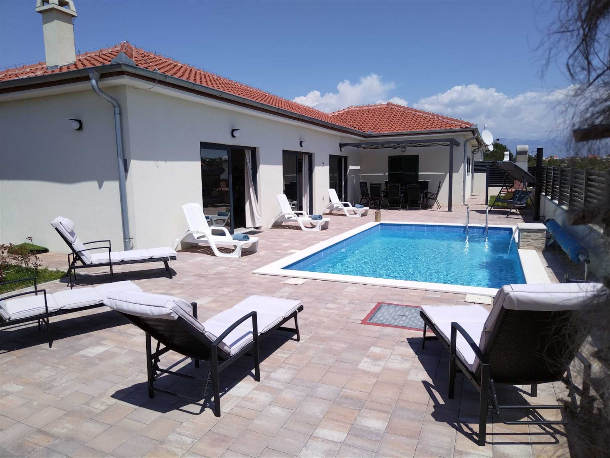 CROWONDER Vrsi Twin Villas - Villa V2 saját úszómedencével