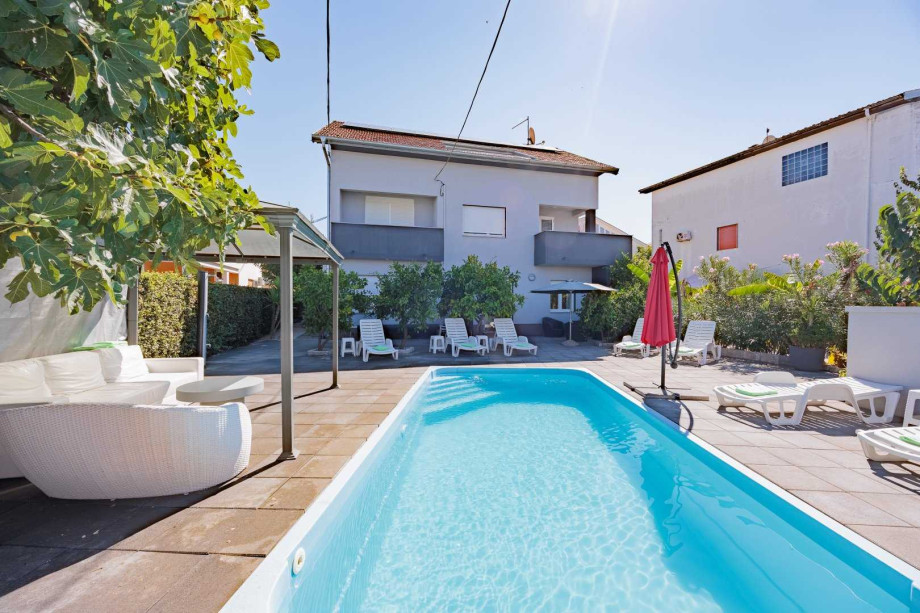 Crowonder Lucky Apartment A1 with Swimming Pool