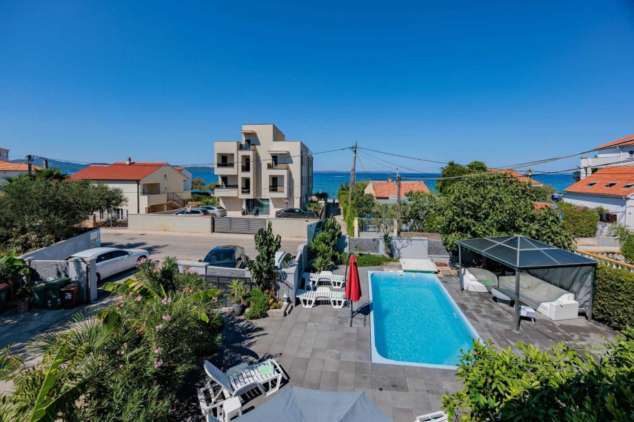 Crowonder Lucky Apartment A1 with Swimming Pool
