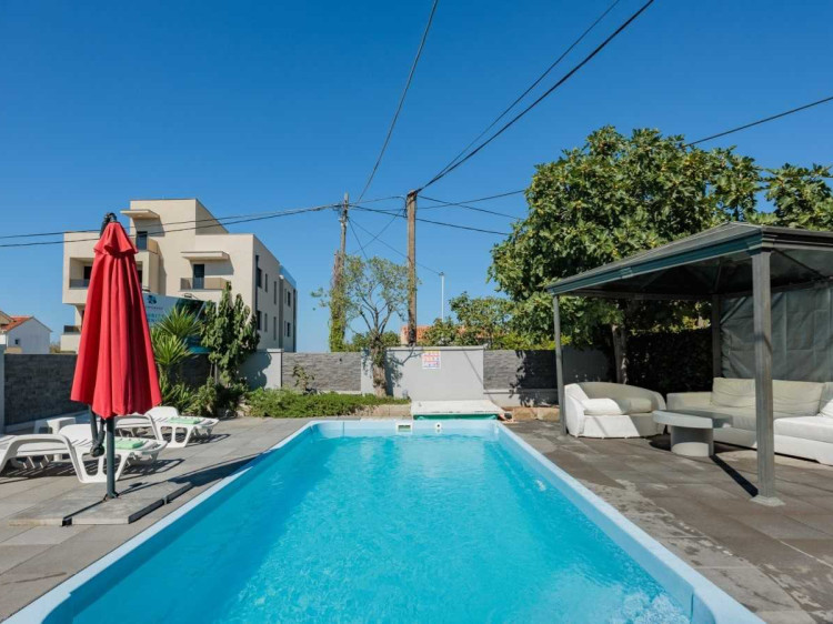 Crowonder Lucky Apartment A2 with Swimming Pool