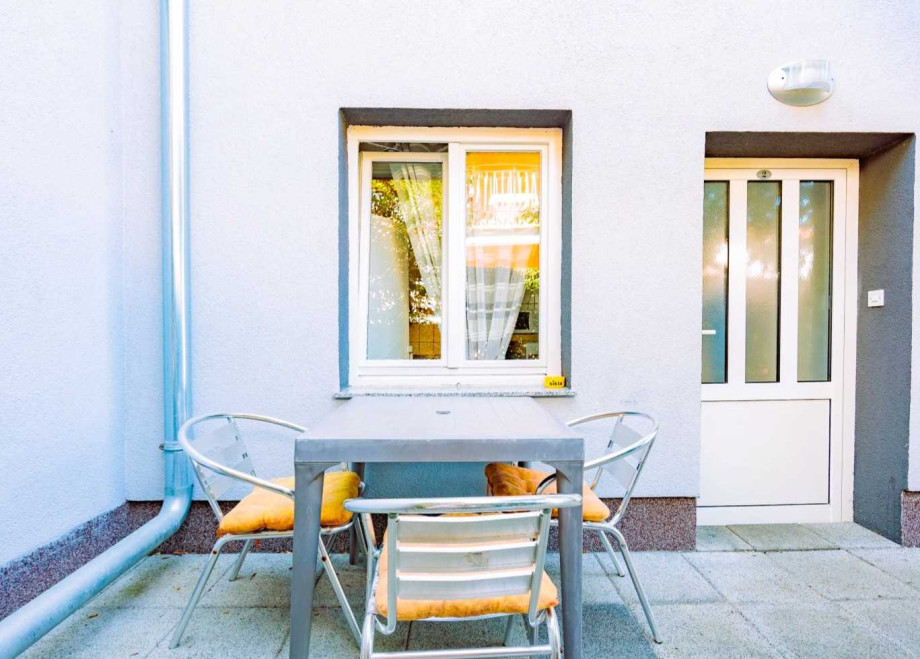 Crowonder Lucky Apartment A2 with Swimming Pool