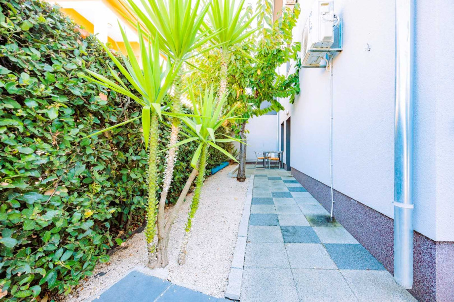 Crowonder Lucky Apartment A2 with Swimming Pool