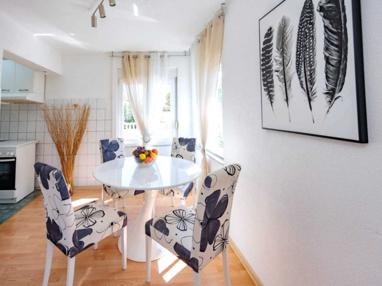 Crowonder Lucky Apartment A3 with Swimming Pool