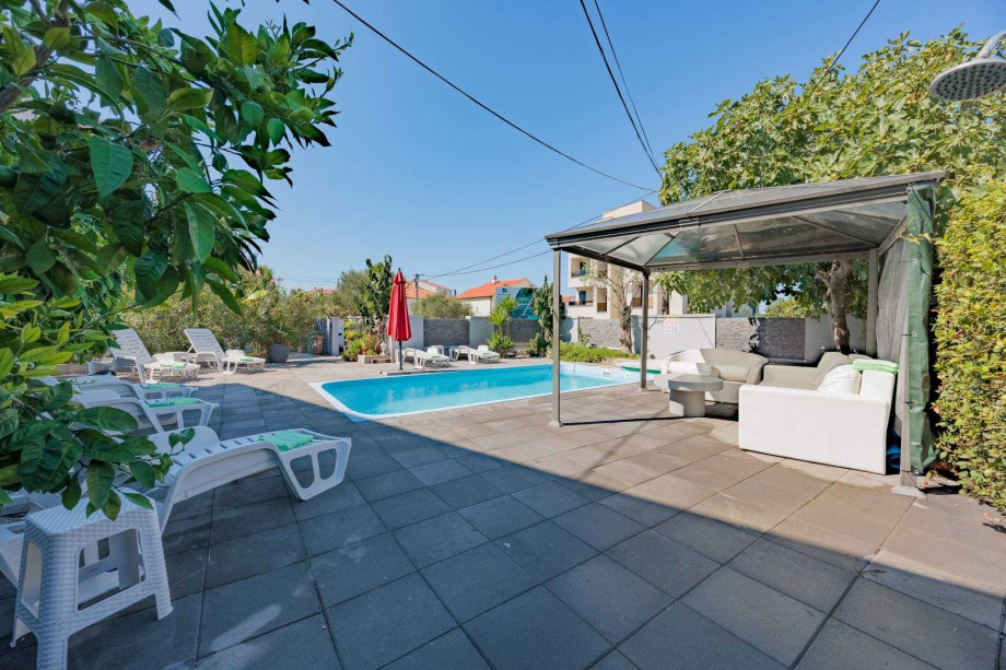 Crowonder Lucky Apartment A3 with Swimming Pool