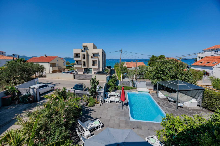 Crowonder Lucky Apartment A3 with Swimming Pool