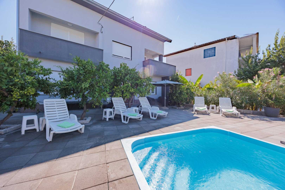 Crowonder Lucky Apartment A4  with Swimming Pool