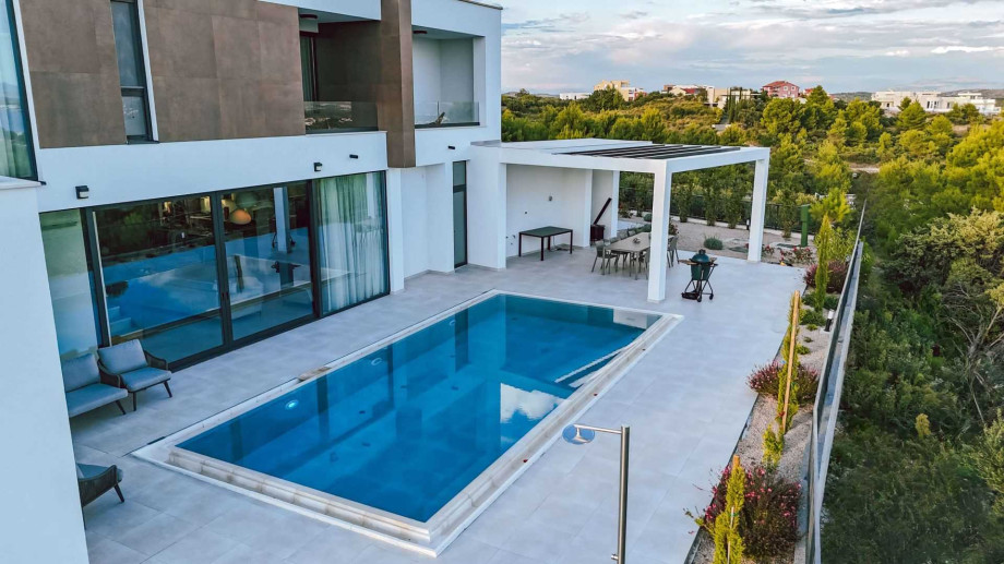 CROWONDER Villa Infinity with heated pool and sea view