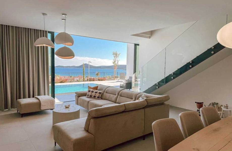 CROWONDER Villa Infinity with heated pool and sea view