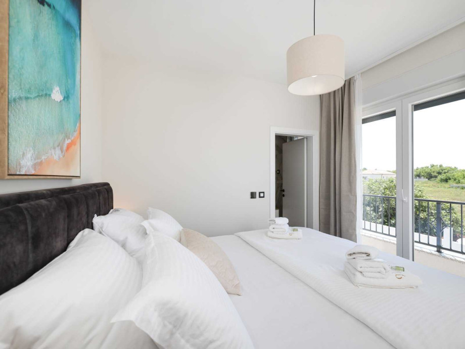 Crowonder Villa Bura with Heated Swimming Pool and Jacuzzi
