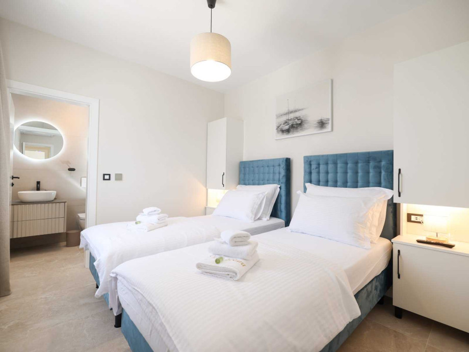 Crowonder Villa Bura with Heated Swimming Pool and Jacuzzi