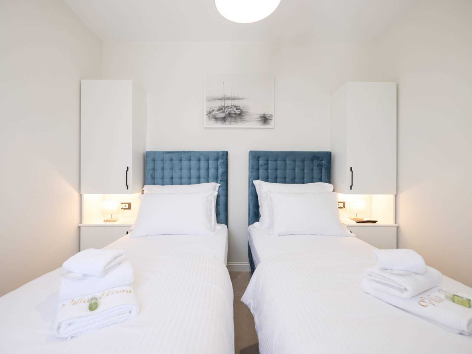Crowonder Villa Bura with Heated Swimming Pool and Jacuzzi