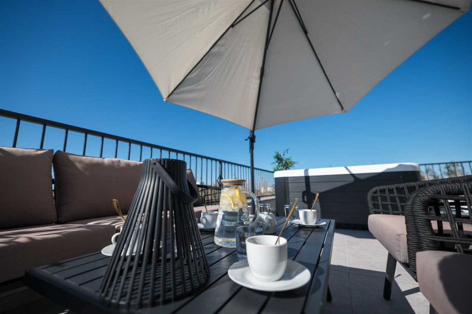 Crowonder Villa Bura with Heated Swimming Pool and Jacuzzi
