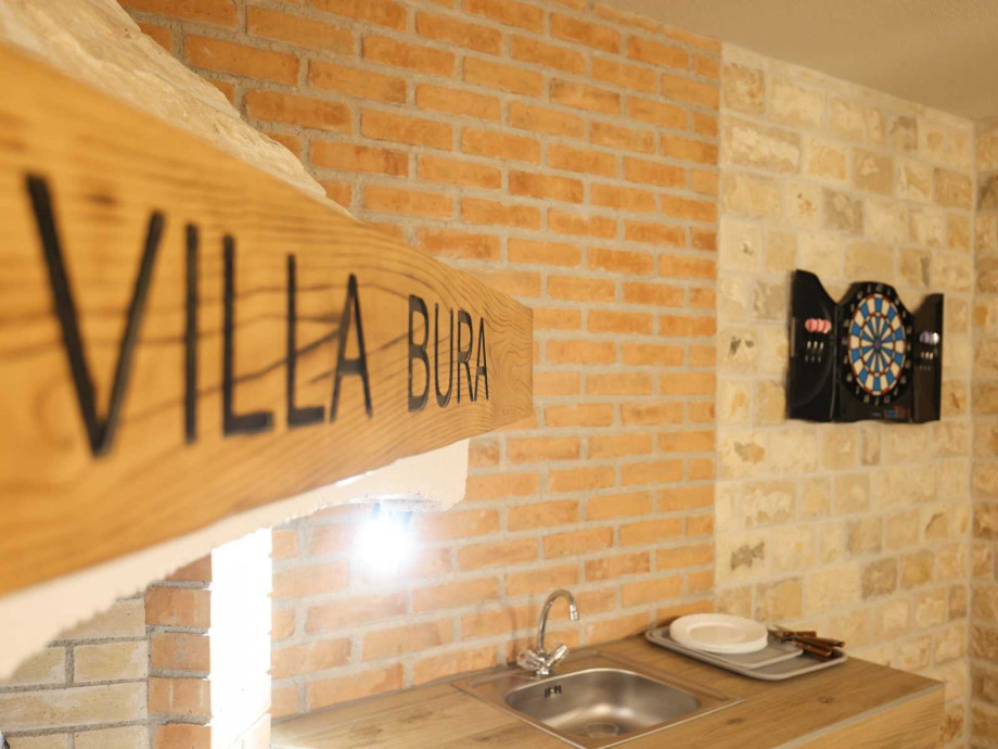 Crowonder Villa Bura with Heated Swimming Pool and Jacuzzi