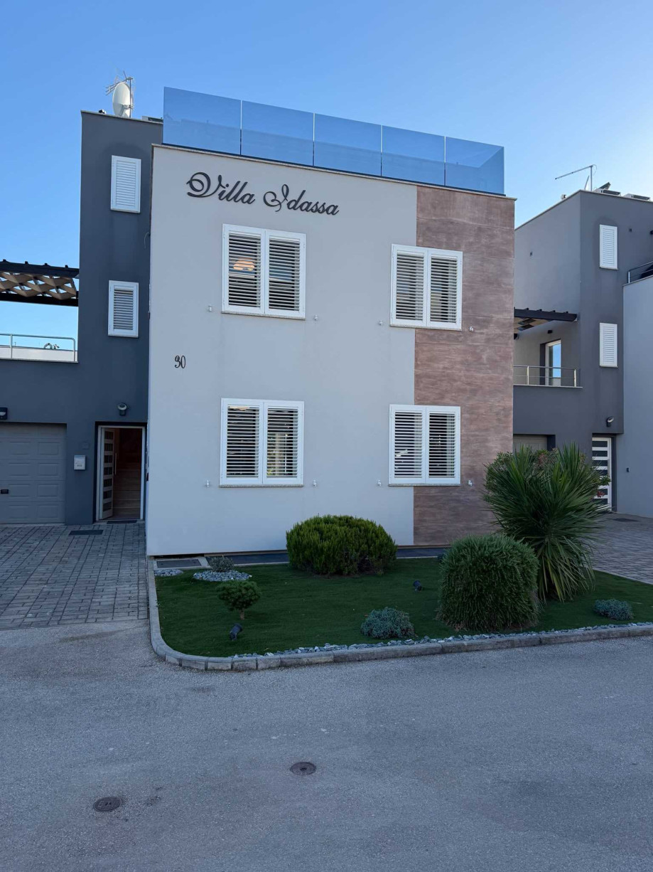 CROWONDER Zadar Villa Idassa villa with Heated Swimming Pool and Jacuzzi