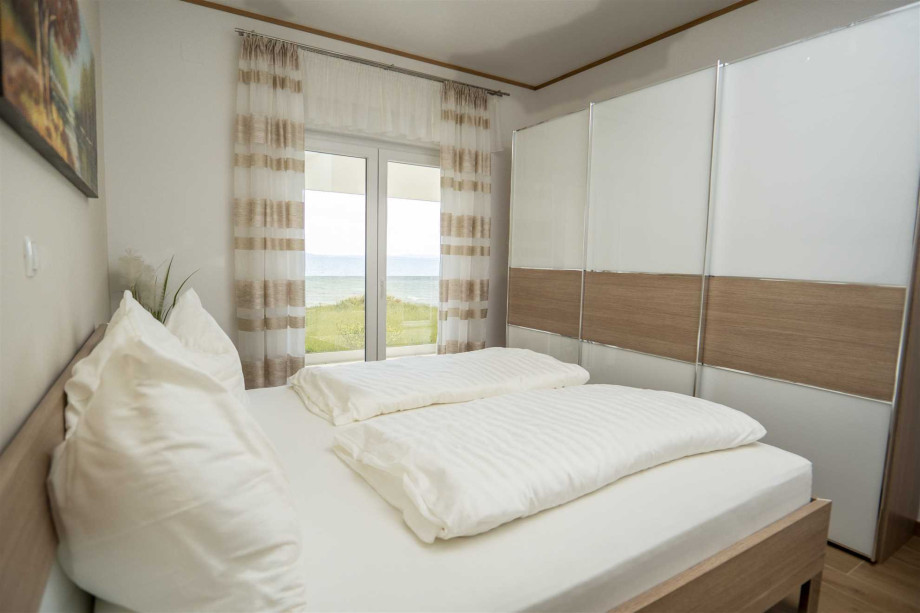 CROWONDER Beachfront Reiterer Villa V2 first line to the beach