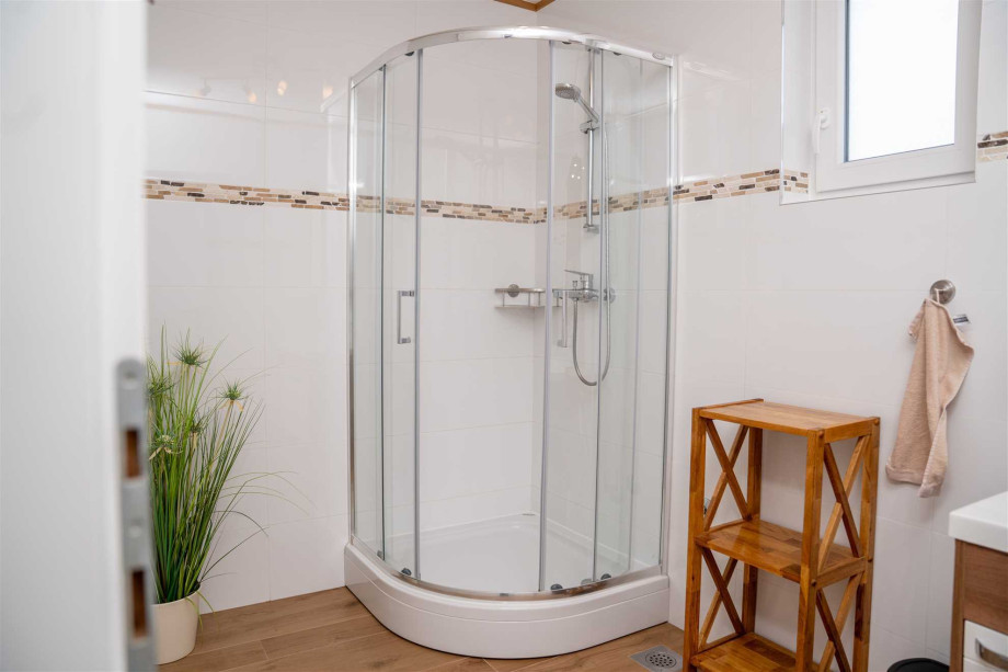 CROWONDER Beachfront Reiterer Villa V3 with Jacuzzi