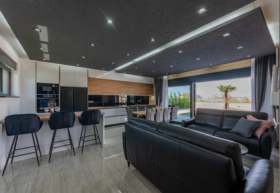CROWONDER Villa Travera 3 with Heated Swimming Pool