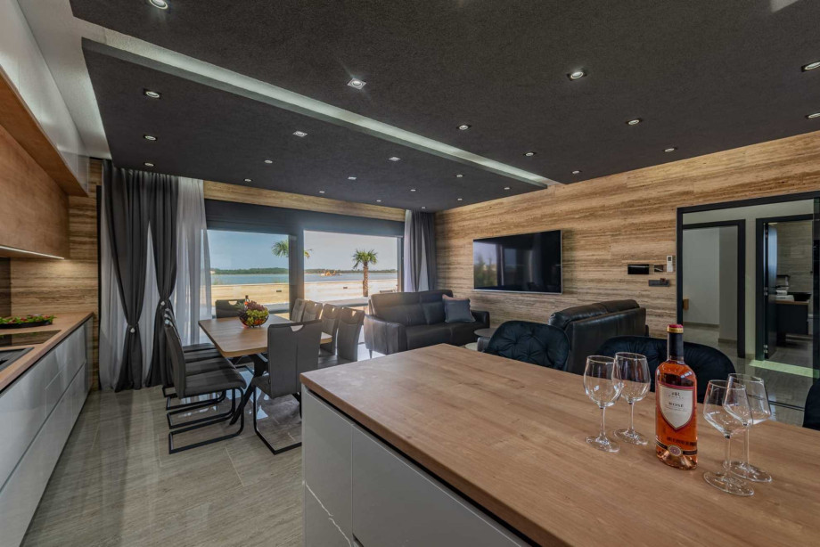 CROWONDER Villa Travera 3 with Heated Swimming Pool