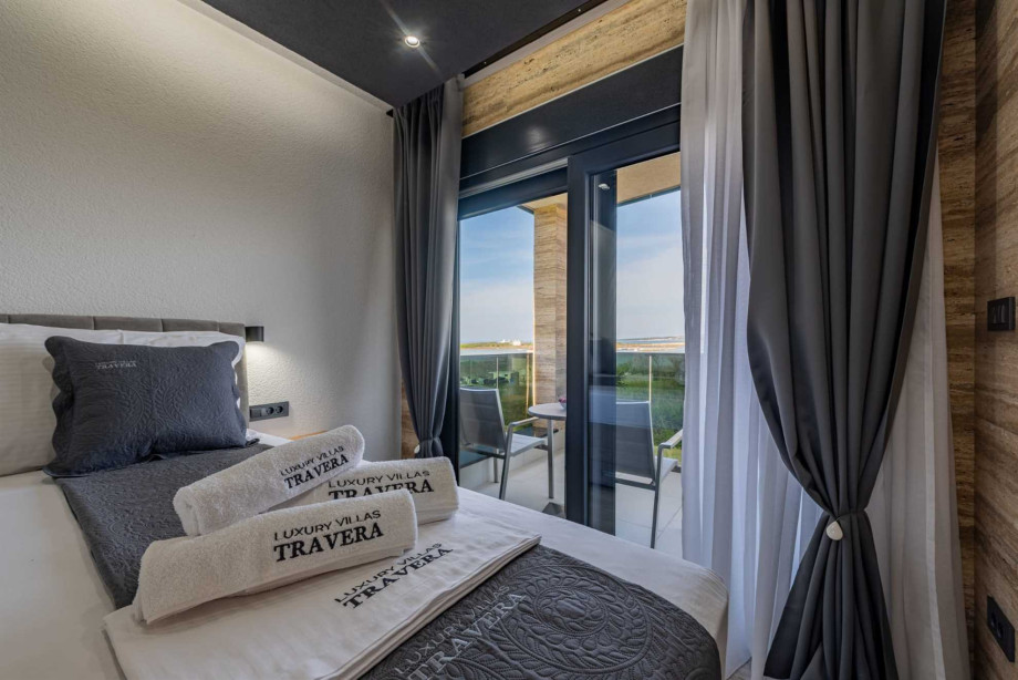 CROWONDER Villa Travera 3 with Heated Swimming Pool