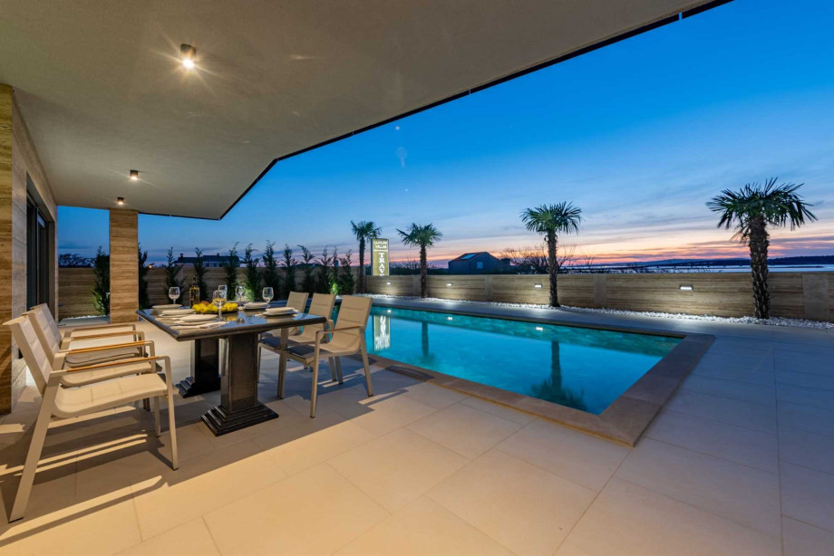 CROWONDER Villa Travera 3 with Heated Swimming Pool