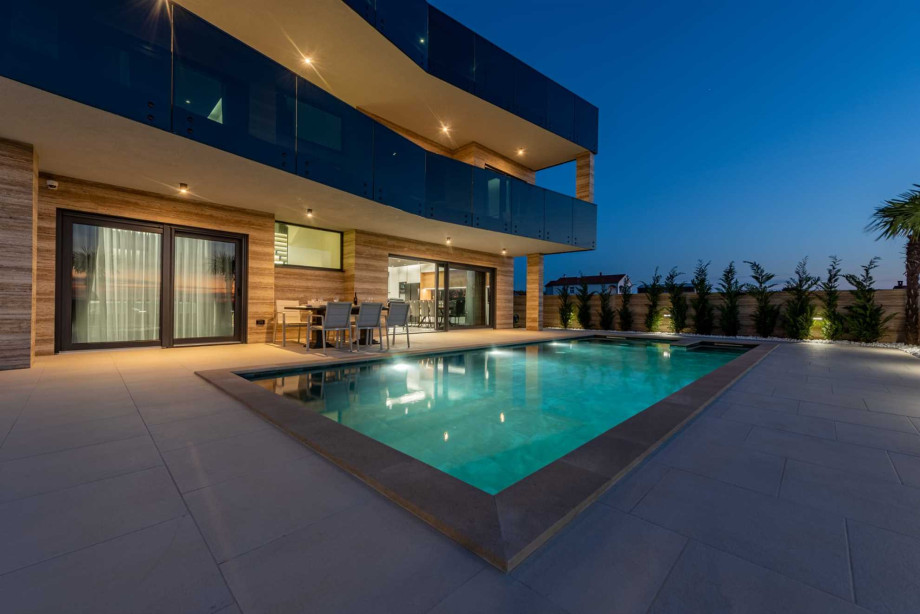 CROWONDER Villa Travera 3 with Heated Swimming Pool