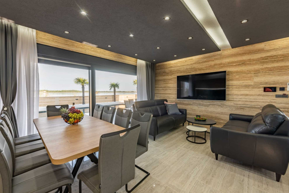 CROWONDER Villa Travera 1 with Heated Swimming Pool