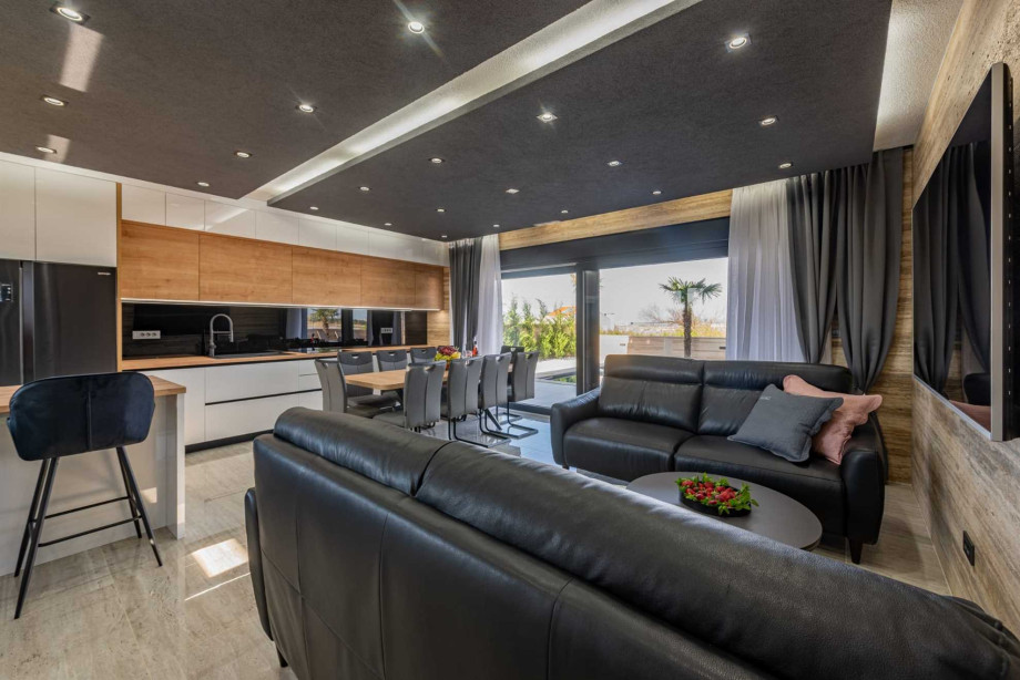 CROWONDER Villa Travera 1 with Heated Swimming Pool