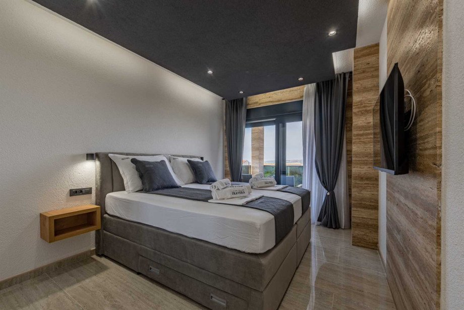 CROWONDER Villa Travera 1 with Heated Swimming Pool