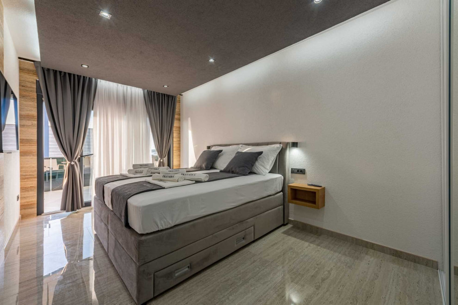 CROWONDER Villa Travera 1 with Heated Swimming Pool