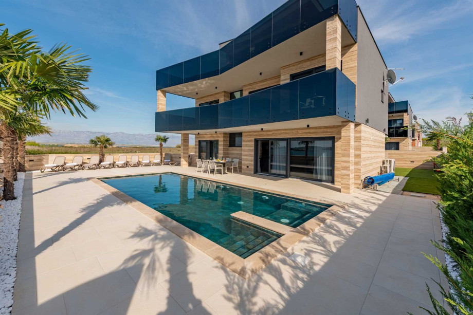 CROWONDER Villa Travera 1 with Heated Swimming Pool