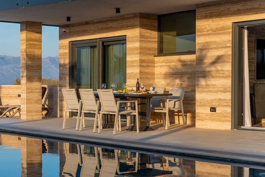 CROWONDER Villa Travera 1 with Heated Swimming Pool