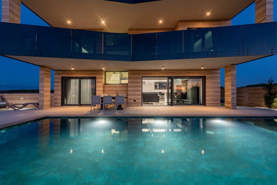 CROWONDER Villa Travera 1 with Heated Swimming Pool