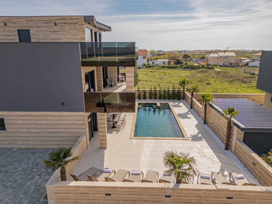 CROWONDER Villa Travera 1 with Heated Swimming Pool