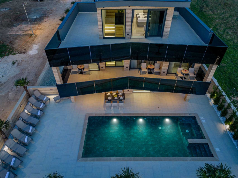 CROWONDER Villa Travera 1 with Heated Swimming Pool