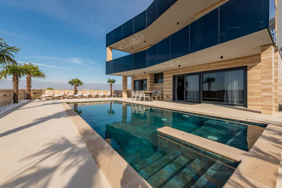CROWONDER Villa Travera 2 with Heated Swimming Pool