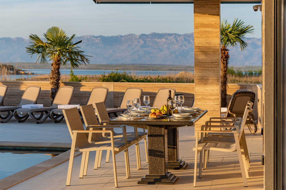 CROWONDER Villa Travera 2 with Heated Swimming Pool