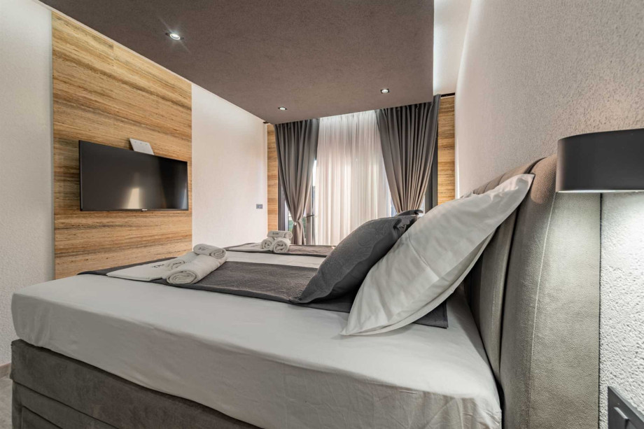 CROWONDER Villa Travera 2 with Heated Swimming Pool