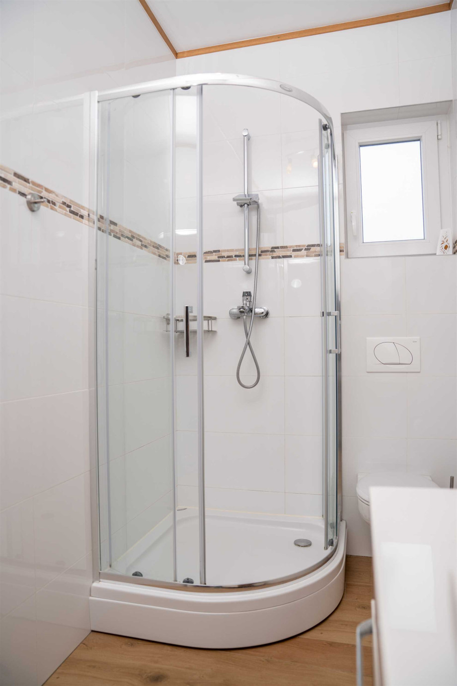 CROWONDER Beachfront Reiterer Vila V1 with Jacuzzi