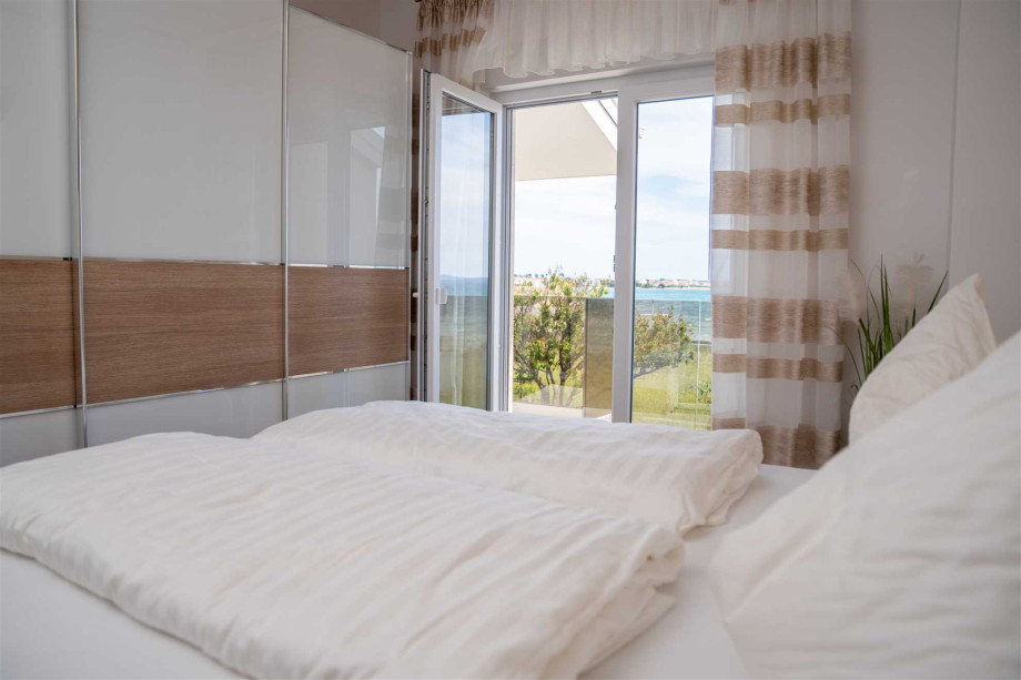 CROWONDER Beachfront Reiterer Villa V2 first line to the beach